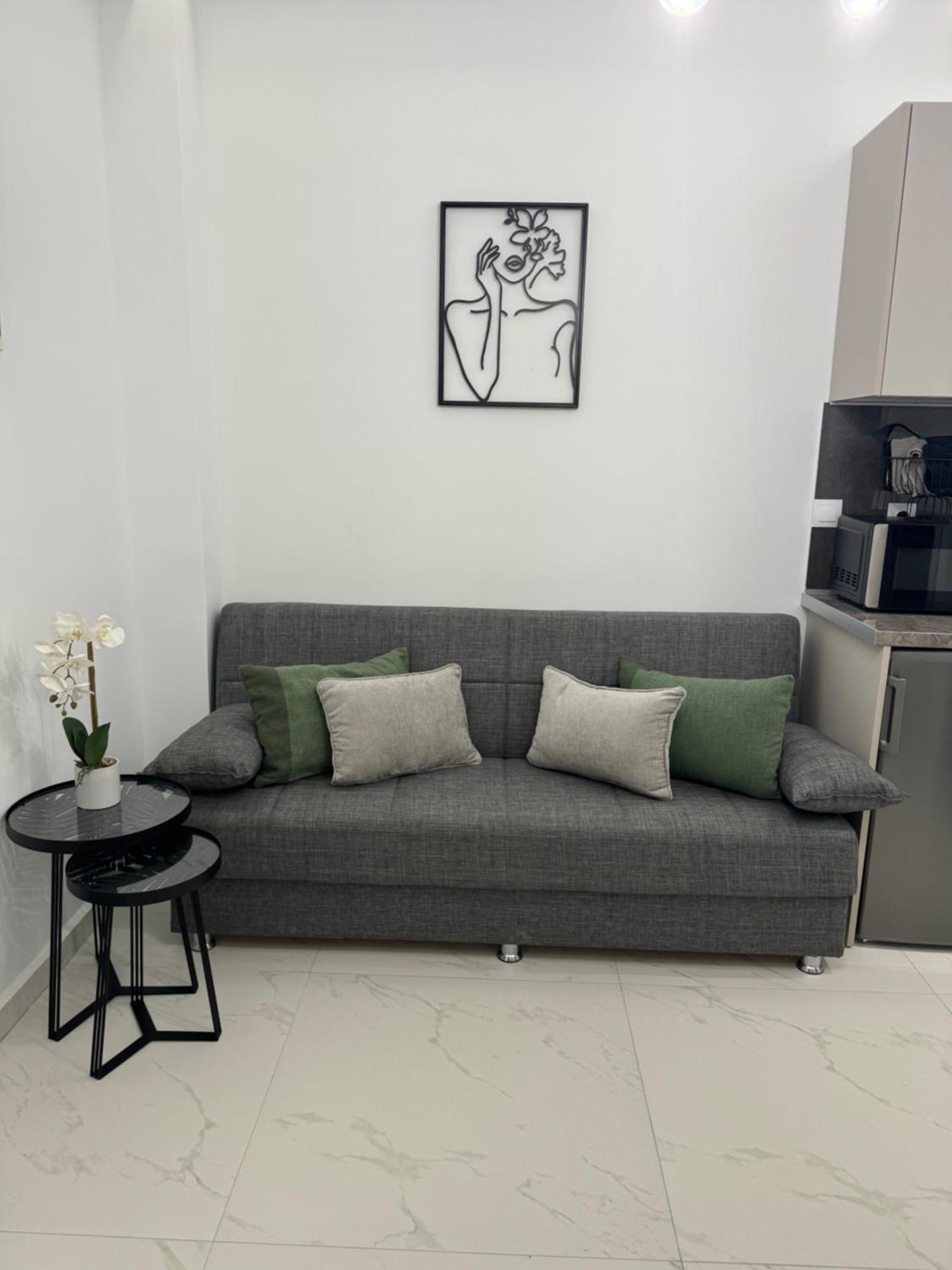 Cozy Center Apartment